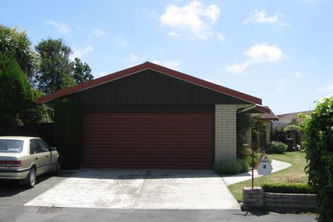 Photo of property in 5 Calbreath Place, Russley, Christchurch, 8042