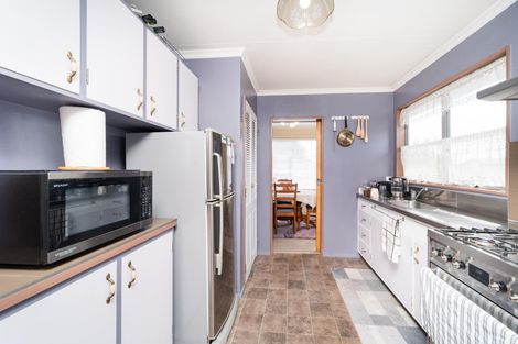 Photo of property in 8 Forbes Place, Kelvin Grove, Palmerston North, 4414