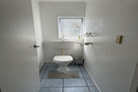 Photo of property in 1 Titoki Street, Te Atatu Peninsula, Auckland, 0610