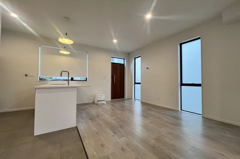 Photo of property in 4e Montmere Avenue, Te Atatu Peninsula, Auckland, 0610