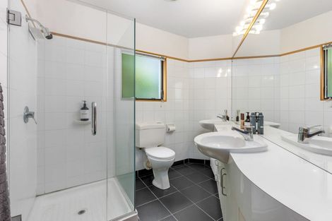 Photo of property in 1/19 Churchill Road, Murrays Bay, Auckland, 0630