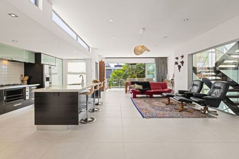 Photo of property in 19 Kilmore Street, Christchurch Central, Christchurch, 8013