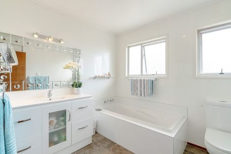 Photo of property in 19 Lemon Street, Otaki, 5512