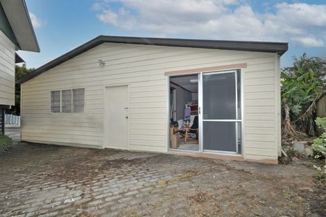 Photo of property in 2/7 Banksia Place, Goodwood Heights, Auckland, 2105