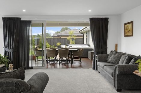 Photo of property in 5a Shillingford Boulevard, Rolleston, 7615