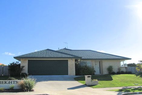 Photo of property in 10 Crown Hill, Paraparaumu, 5032