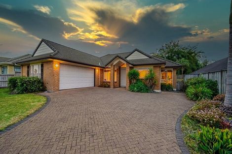 Photo of property in 103 Golfland Drive, Golflands, Auckland, 2013