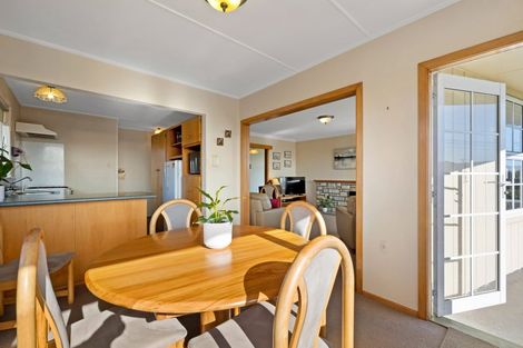 Photo of property in 5 Smith Road, Merrilands, New Plymouth, 4312