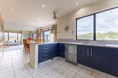 Photo of property in 114 Rutherford Drive, Waikanae Beach, Waikanae, 5036