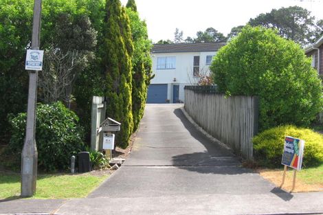Photo of property in 2/4 Ronald Macken Place, Windsor Park, Auckland, 0632
