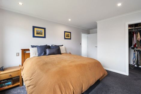 Photo of property in 9 Saint Heliers Grove, Fitzherbert, Palmerston North, 4410