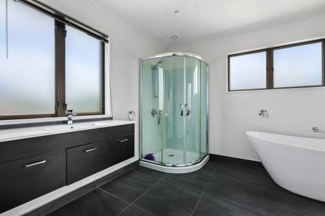 Photo of property in 15 Sawtell Place, Northcote, Christchurch, 8052