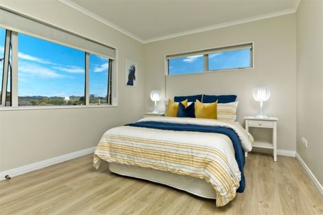 Photo of property in 1 Van Rixel Drive, Kumeu, 0810