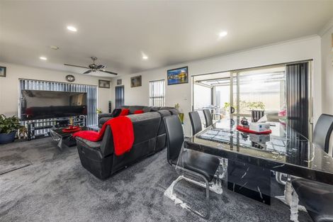 Photo of property in 22 Sarteano Drive, Manurewa, Auckland, 2105