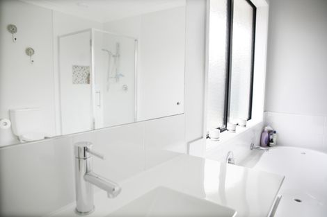 Photo of property in 33 Sunningdale Street, Wattle Downs, Auckland, 2103