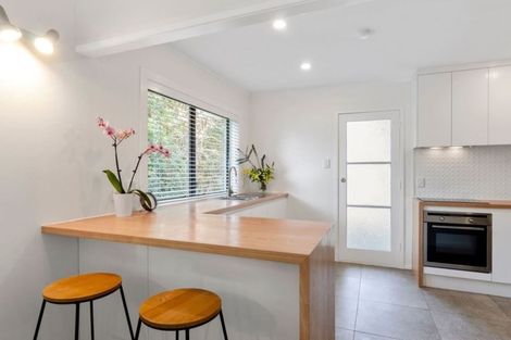 Photo of property in 2/69 Glencoe Road, Browns Bay, Auckland, 0630