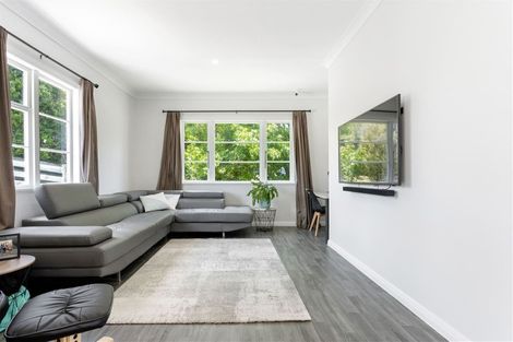 Photo of property in 8b St James Avenue, Helensville, 0800