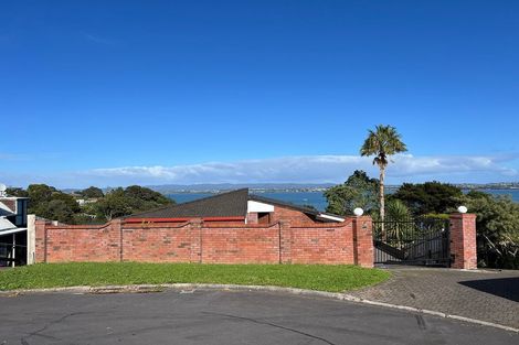 Photo of property in 9 Poaka Place, Beach Haven, Auckland, 0626