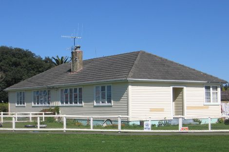 Photo of property in 1 Hulke Street, Foxton, 4814