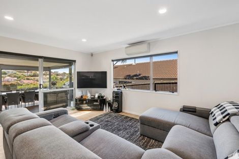 Photo of property in 1/23 Rifleman Rise, Unsworth Heights, Auckland, 0632