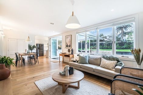 Photo of property in 36 Old Lake Road, Narrow Neck, Auckland, 0624