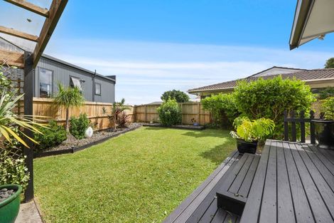 Photo of property in 2/34 Tupaki Place, Pakuranga Heights, Auckland, 2010