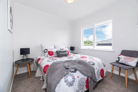 Photo of property in 1/318 Rangatira Road, Beach Haven, Auckland, 0626