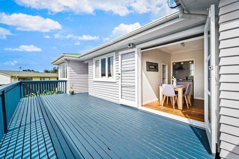 Photo of property in 23a Riserra Drive, Ranui, Auckland, 0612