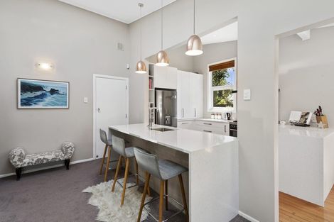 Photo of property in 15 Cherry Blossom Grove, Maungaraki, Lower Hutt, 5010