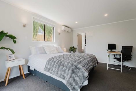 Photo of property in 7 John Dee Crescent, Red Beach, 0932