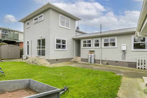 Photo of property in 24 Highbury Drive, Levin, 5510