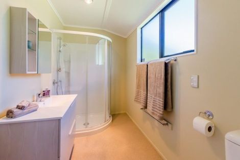 Photo of property in 34 Greenaway Road, Waikanae, 5036