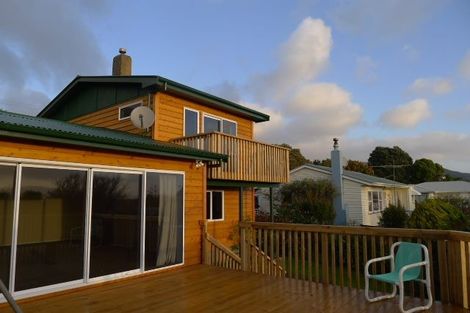 Photo of property in 64 Seddon Street, Waikanae, 5036