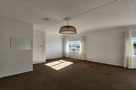 Photo of property in 464 South Road, Omata, New Plymouth, 4374