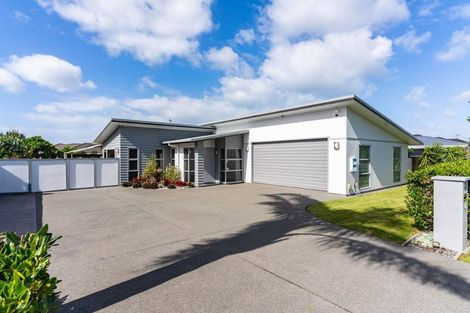 Photo of property in 377 One Tree Point Road, One Tree Point, 0118