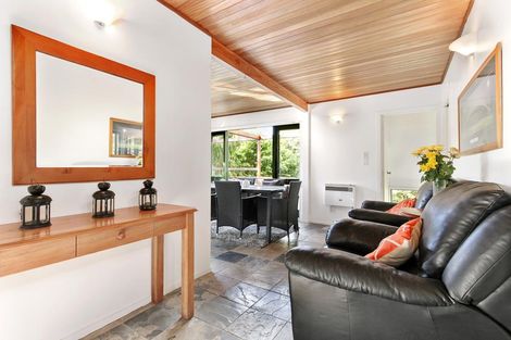 Photo of property in 1048 Scenic Drive North, Swanson, Auckland, 0816