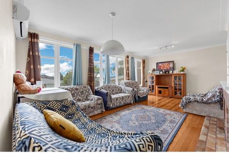 Photo of property in 11 Netherlands Avenue, Kelston, Auckland, 0602