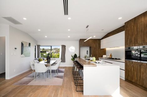 Photo of property in 25b Kiteroa Terrace, Rothesay Bay, Auckland, 0630