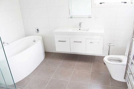 Photo of property in 12b Karetu Road, Greenlane, Auckland, 1051