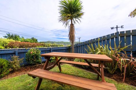 Photo of property in 7 Catherine Crescent, Paparangi, Wellington, 6037