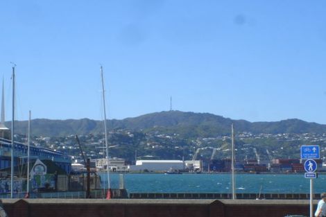 Photo of property in 82 Oriental Parade, Oriental Bay, Wellington, 6011