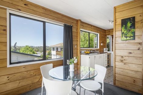 Photo of property in 1/8 Camilla Grove, Totara Vale, Auckland, 0629