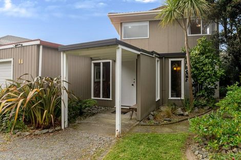 Photo of property in 12 Ara Kuaka, Waikanae Beach, Waikanae, 5036