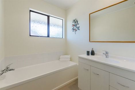 Photo of property in 18 Arnold Grove, Paraparaumu Beach, Paraparaumu, 5032