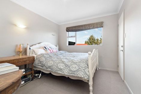 Photo of property in 4 Cedar Drive, Kelvin Heights, Queenstown, 9300