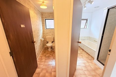 Photo of property in 2 Flint Way, Northland, Wellington, 6012