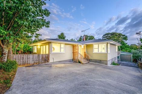 Photo of property in 8 Thuja Street, Green Bay, Auckland, 0604