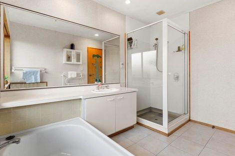 Photo of property in 21 Loloma Drive, Half Moon Bay, Auckland, 2012