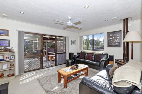 Photo of property in 11 Panzic Place, Glen Eden, Auckland, 0602