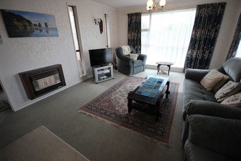 Photo of property in 10 Huhana Court, Hokowhitu, Palmerston North, 4410